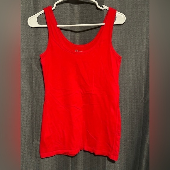 Collections of 3 Tank Tops - Picture 3 of 9